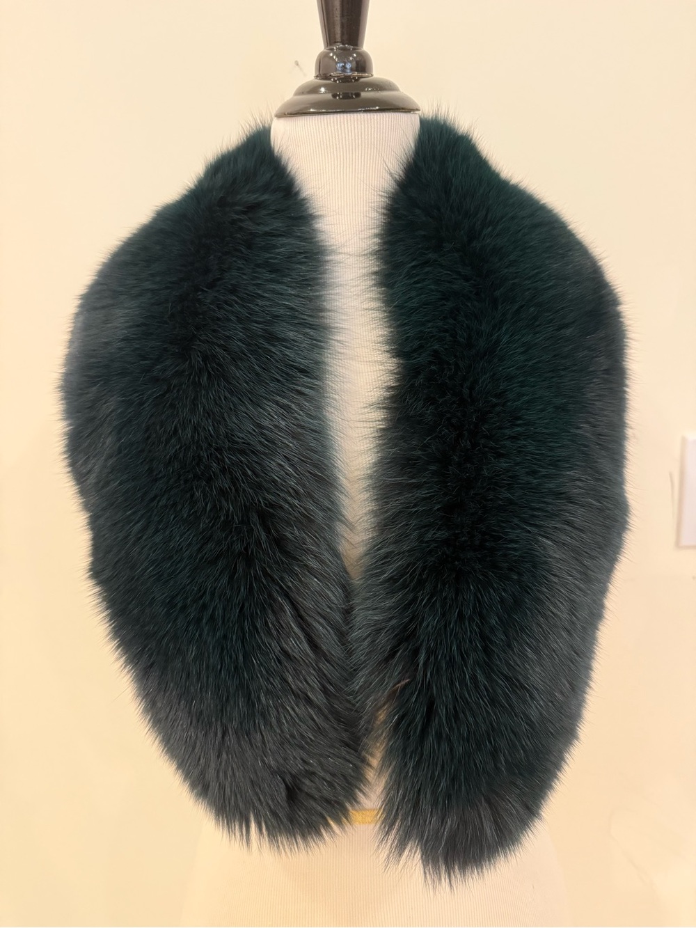Luxurious Dark Emerald Green Fox Fur Collar Scarf